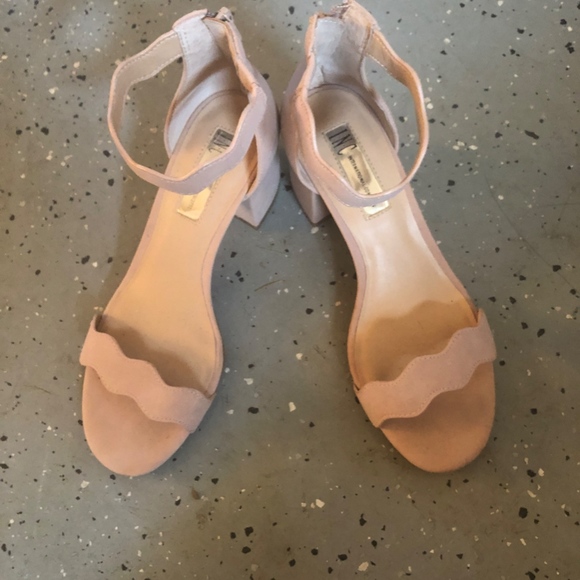 inc hadwin scallop sandal